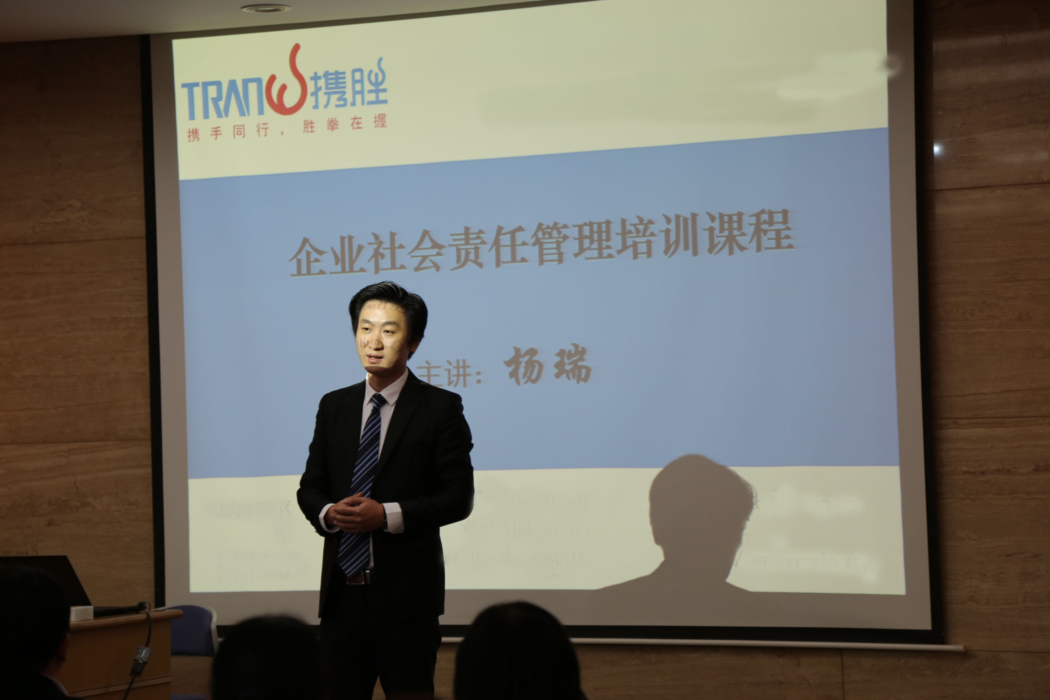 亚洲精品精华液一区