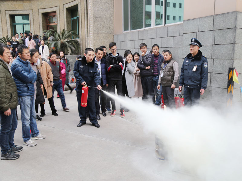 亚洲精品精华液一区