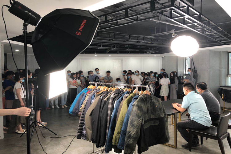 亚洲精品精华液一区