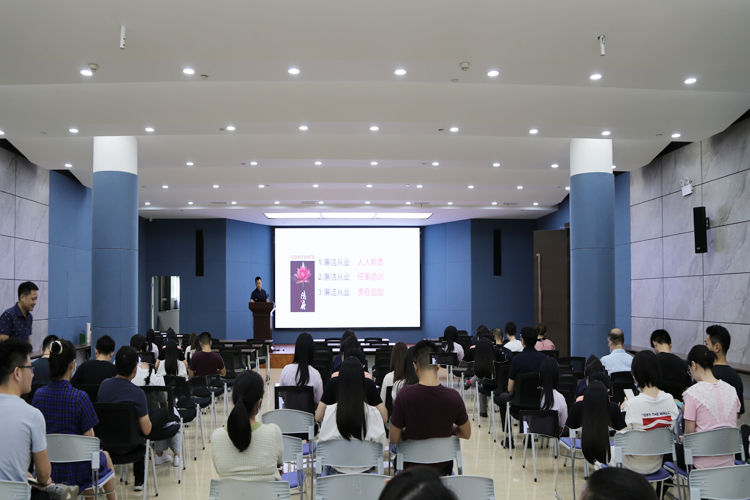 亚洲精品精华液一区