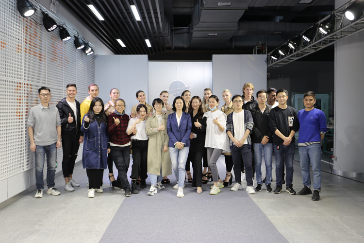 亚洲精品精华液一区