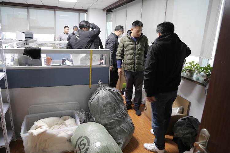 亚洲精品精华液一区