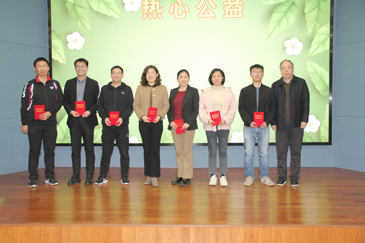 亚洲精品精华液一区
