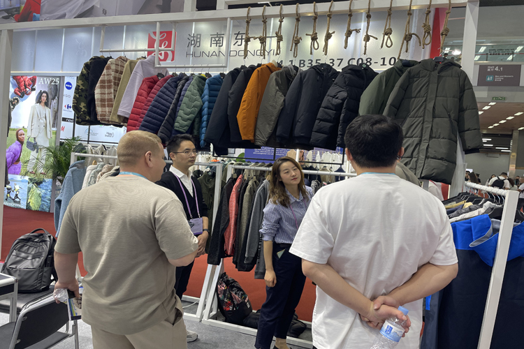 亚洲精品精华液一区